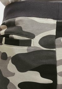 ecko unltd. URBAN CLASSICS 2FACE  - Verryttelyhousut - black camouflage