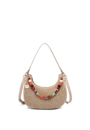 Sac à main beige tissé avec deux sangles en cuir et une chaîne décorative multicolore de perles sur le devant.