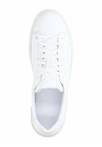 Sneakers bianchi con tomaia in pelle liscia, punta rotonda, lacci bianchi piatti e suola ammortizzata. Presenta un branding minimale sulla linguetta.