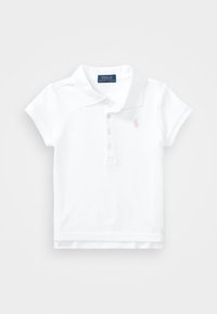 Weißes Poloshirt mit kurzen Ärmeln, ausgestattet mit einem klassischen Kragen, einer Knopfleiste mit drei Knöpfen und einem kleinen pinkfarbenen gestickten Logo auf der Brust.