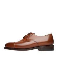 Braune Lederdressschuhe mit glatter Oberfläche, runder Zehenform, fünf Ösen für die Schnürung und einer kontrastierenden dunkelbraunen Sohle.