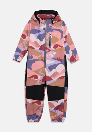 Combinaison à capuche pour enfant avec fermeture éclair frontale et motif abstrait multicolore représentant un paysage en rose, violet, beige et touches noires.