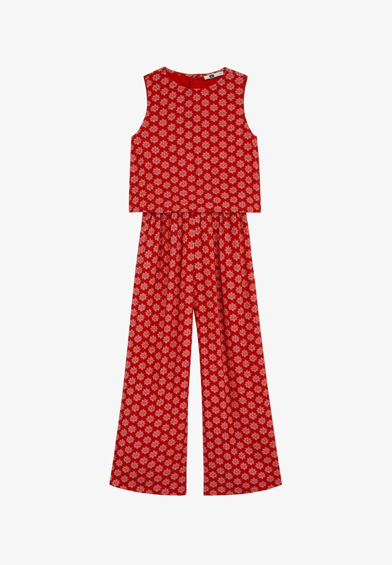 Ensemble composé d'un crop top rouge sans manches et d'un pantalon à jambes larges, avec un motif floral blanc intégral et une taille élastique sur le pantalon.