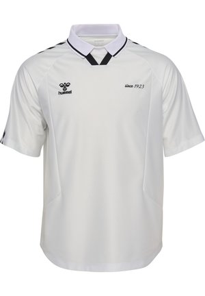 Wit sportshirt met korte mouwen met zwarte accenten, een witte kraag, kolibrilogootje en de tekst ""since 1923"" op de borst.