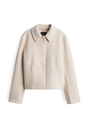 Korte, geknipte jas van zacht, lichtbeige stof. Heeft een klassieke kraag, een sluiting aan de voorkant en lange mouwen met minimale stikdetails.