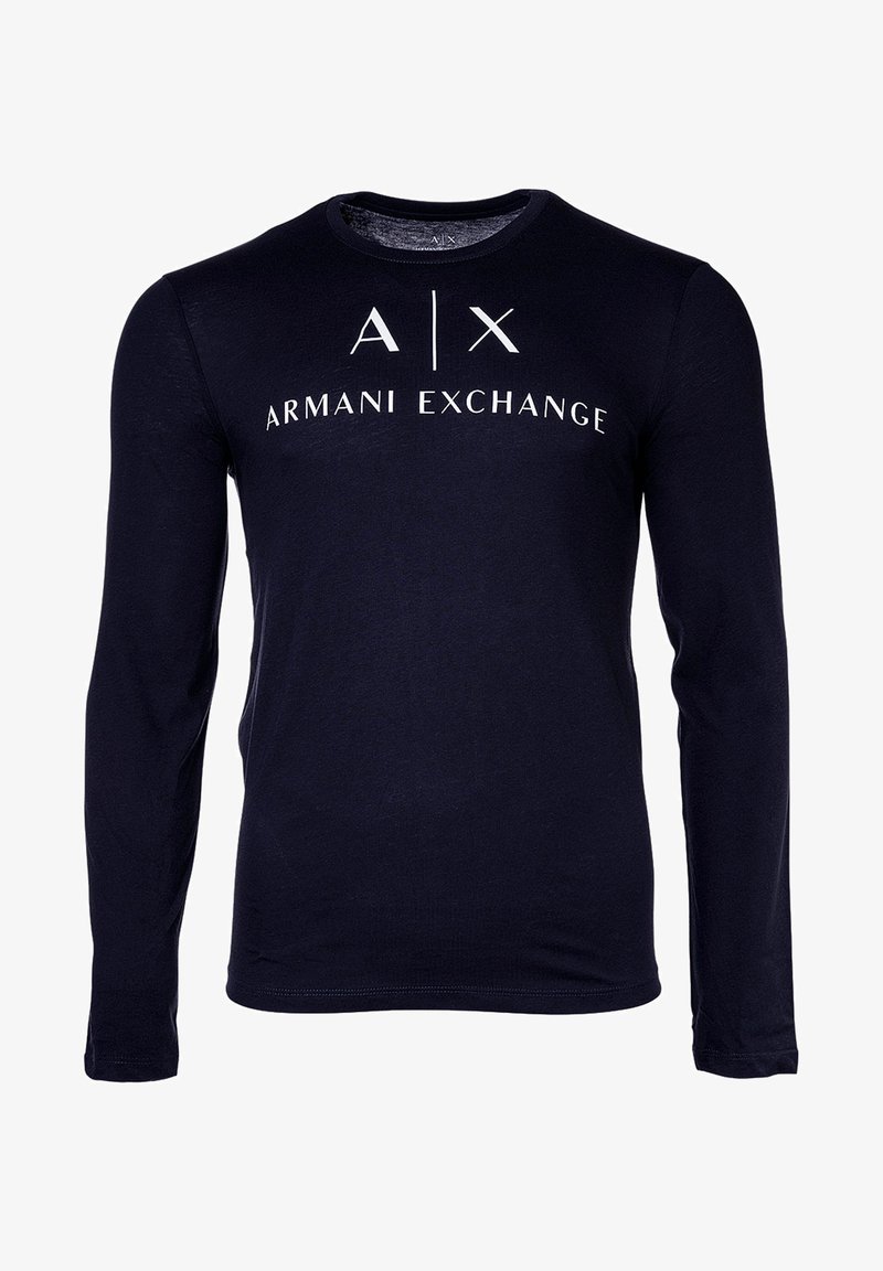 Granatowa koszulka z długim rękawem, wykonana z bawełny. Posiada okrągły dekolt oraz logo z przodu z napisem "A|X ARMANI EXCHANGE" w białych literach. Gładka faktura.