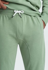 Ombre SET OF KANGAROO  - Chándal - green