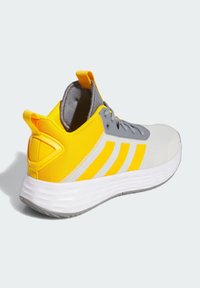 adidas Performance OWNTHEGAME  - Sneakers basse - orbit grey   crew yellow   grey three