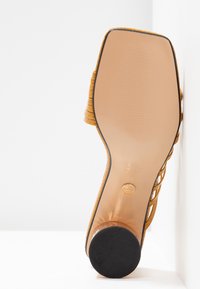 Topshop Muiltjes met hak - dark yellow