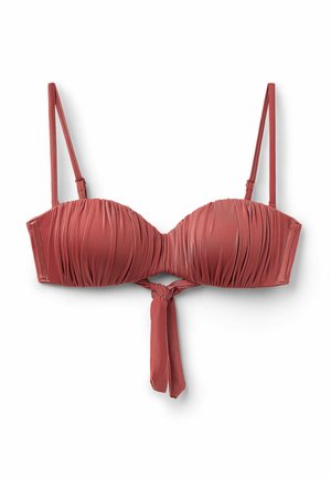 Volangig röd bikiniöverdel med justerbara axelremmar, knytning fram och en slät textur. Har en strukturerad kupdesign för stöd.