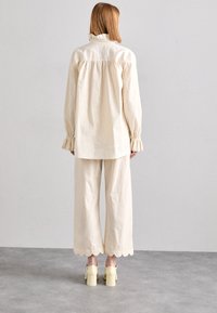 Fête Impériale SIFNOS PANTS - Pantalon classique - écru