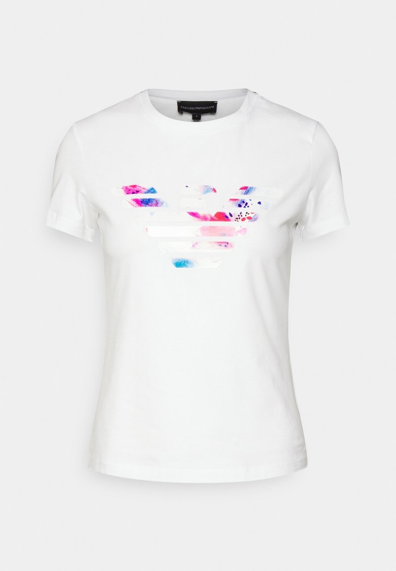 Hvid bomulds t-shirt med et levende logo i akvarelstil i pink, blå og hvid, med klassisk rund hals og korte ærmer.