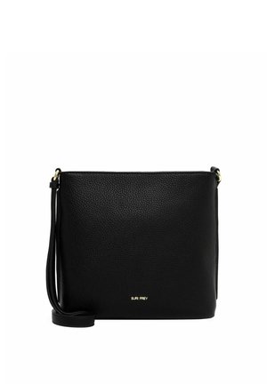 Czarna torba na ramię z ziarnistej skóry z regulowanym paskiem i małym złotym logo "SURI FREY" na środku przodu.