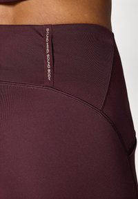 ASICS ROAD HIGH WAIST SPRINTER - Trikoot - dark currant