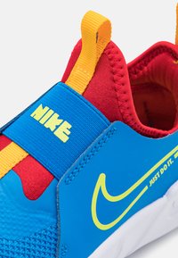Nike Performance FLEX RUNNER 2 UNISEX - Scarpe da corsa su strada - photo blue/atomic green/university red/university gold