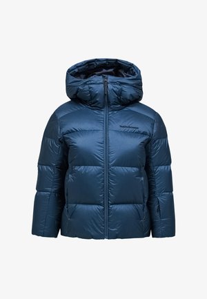 Gewatteerd jack met capuchon in donkerblauw, met een glanzende textuur, een ritssluiting aan de voorkant en elastische boorden. Logo zichtbaar op de borst.