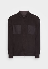 Giacca nera con zip realizzata in materiale morbido, caratterizzata da un colletto, due tasche applicate frontali e maniche lunghe. Texture liscia su tutta la superficie.