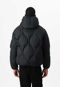 Oakley URBAN SLOPE PUFFER JACKET - Žieminė striukė - blackout