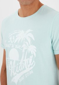 Blend BHPERRY - Nyomott mintás póló - turquoise