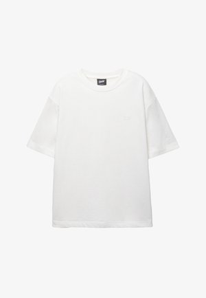 Bílý bavlněný tričko s krátkými rukávy, kulatým výstřihem a malým vyšitým logem na levé části hrudi. Měkká textura, volný střih.