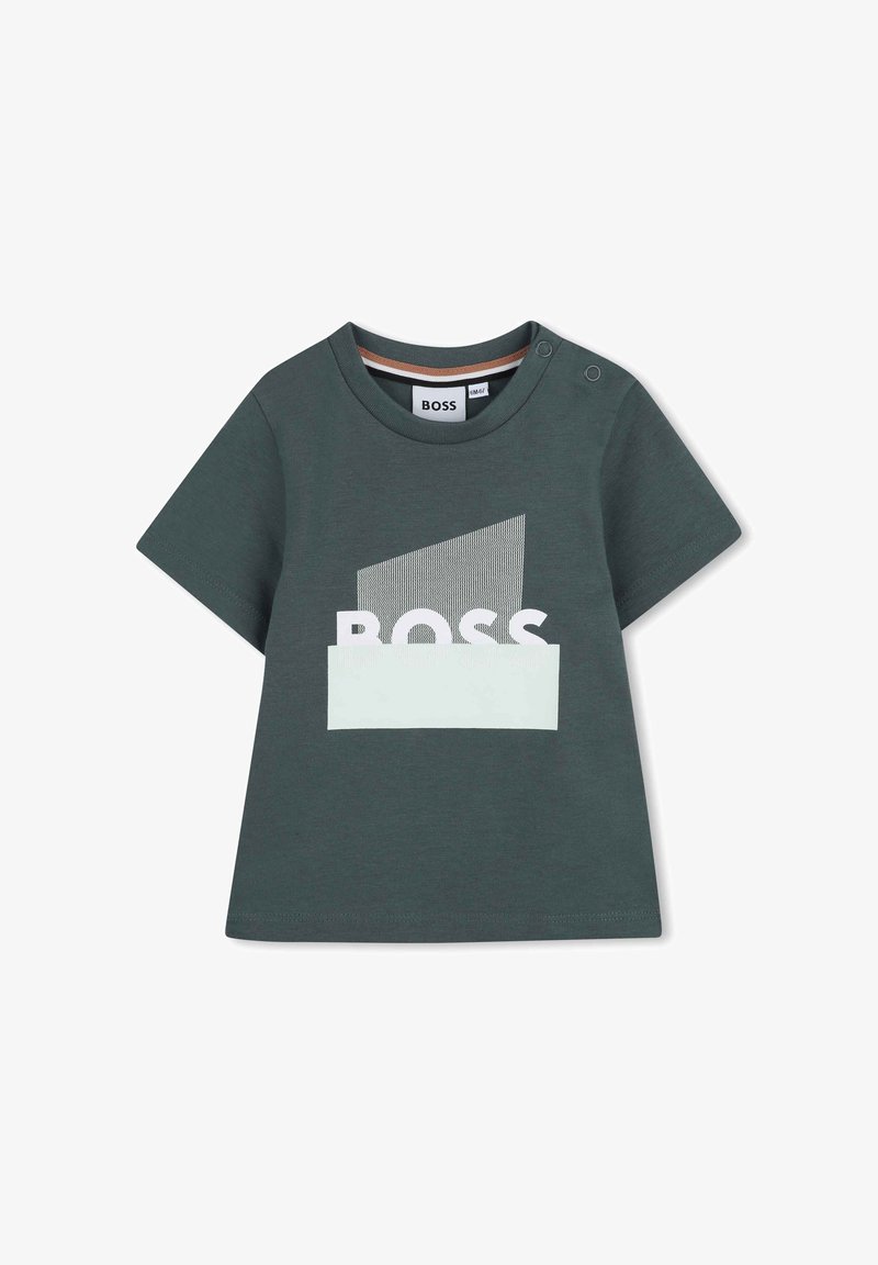 T-shirt pour bébé à manches courtes de couleur vert foncé, avec un col rond, des boutons pression sur une épaule et un logo géométrique blanc « BOSS » sur le devant.