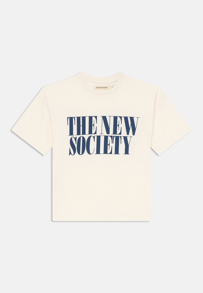 Camiseta de algodón color crema con mangas cortas y cuello redondo. Presenta un texto en negrita de color azul que dice "LA NUEVA SOCIEDAD" en la parte delantera.
