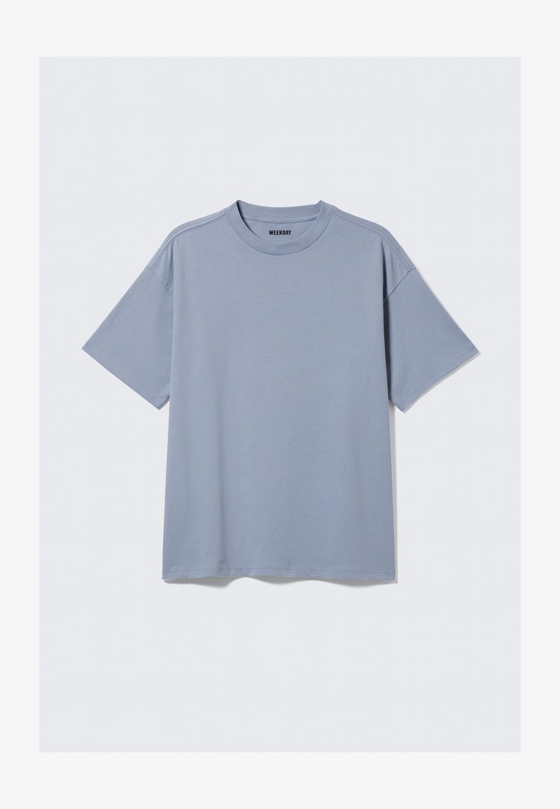 Helles blaues T-Shirt mit kurzen Ärmeln aus glattem Baumwollmaterial, mit einem runden Ausschnitt und lässigem Schnitt; bietet minimale Nähte.