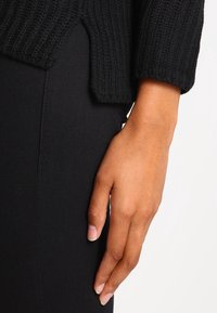 Zalando Essentials Strickpullover - black