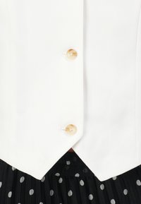 Thumbnail Image 7
