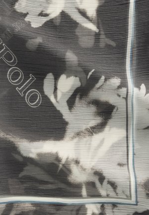 Czarno-biały kwiatowy wzór na tkaninie z abstrakcyjnymi kwiatami i subtelnym tekstem "a polo", częściowo widocznym przy krawędzi.