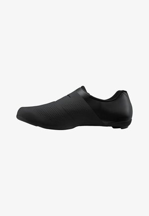 Eleganter schwarzer Fahrrads Schuh mit perforiertem atmungsaktivem Obermaterial und glatter Sohle, entwickelt für Leistung und Komfort.