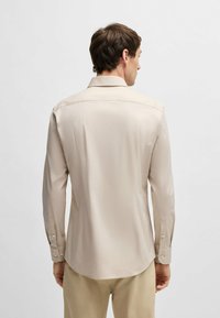 BOSS HANK-KENT - Skjorta - light beige five