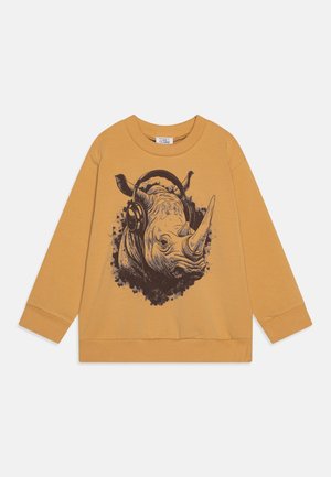 Felpa gialla senape con grafica di un rinoceronte nero che indossa cuffie, con polsini e orlo a coste. Design morbido e casual.