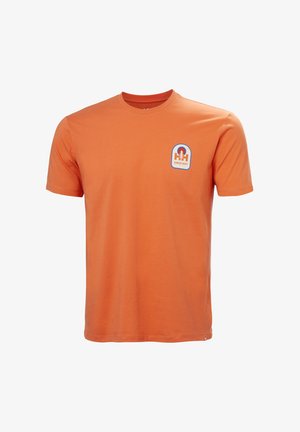 Korte mouwen oranje T-shirt van katoen, met een ronde hals en een klein wit logopatch met blauwe accenten op de linkerborst.