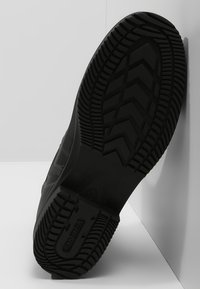 Thumbnail Image 5