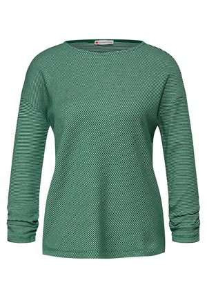 Grön långärmad T-shirt med horisontella vita ränder, rund halsringning och textilstruktur. Har samlade ärmar för extra detalj.