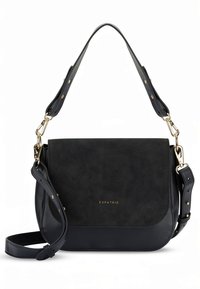Czarna skórzana torba ze złotymi okuciami, o usztywnionym kształcie, regulowanym pasku na ramię i gładkiej teksturze. Na przodzie widoczne logo marki.