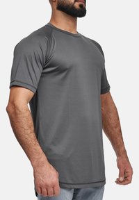 Elara FITNESS  RUNDHALSSCHITT - T-Shirt basic - dunkelgrau