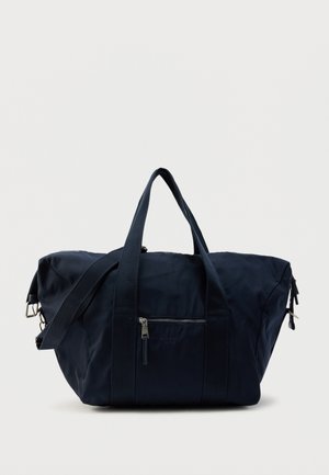 Borsa da viaggio in nylon blu navy con due manici, tracolla rimovibile e tasca esterna con zip. Texture liscia, marchio minimalista.