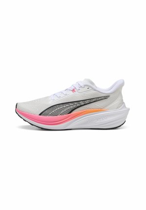 DARTER PRO - Road running shoes - white-sun struck-heat fire