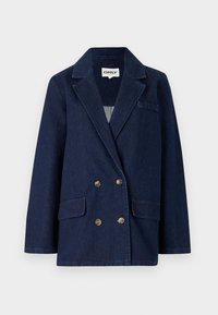 Blazer en denim bleu foncé avec col à revers, devant croisé, deux poches et détails de couture subtils. Doublure non visible.
