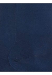 Calzini blu navy realizzati in tessuto morbido; presentano una texture a coste e punta rinforzata; colore uniforme senza motivi o accenti visibili.