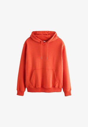 Jasnopomarańczowa bluza z kapturem, z kieszenią kangura z przodu i troczkiem do regulacji kaptura, prezentowana na białym tle.