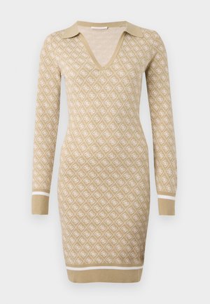 Vestido de malha em bege com um padrão geométrico branco, apresentando um decote em V e mangas longas. Os detalhes incluem punhos e bainha canelados.