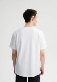 MELA SCHWER PRAVIN - T-Shirt basic - weiß