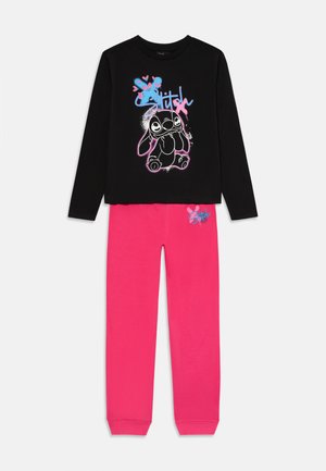 Schwarzes Pyjama-Oberteil mit langen Ärmeln und Stitch-Grafik sowie rosa Herzen. Rosa Hose mit elastischen Bündchen verfügt über ein kleines Stitch-Logo. Material aus Baumwollmischung.