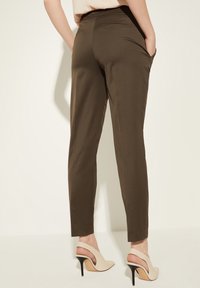 comma Pantalon classique - khaki