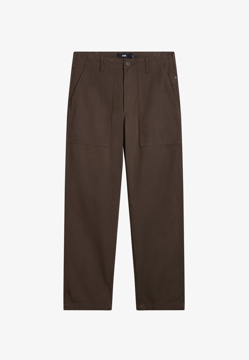 Pantaloni cargo marroni con design a gamba dritta, dotati di due grandi tasche frontali, chiusura con bottone e una texture di tessuto liscia e resistente.