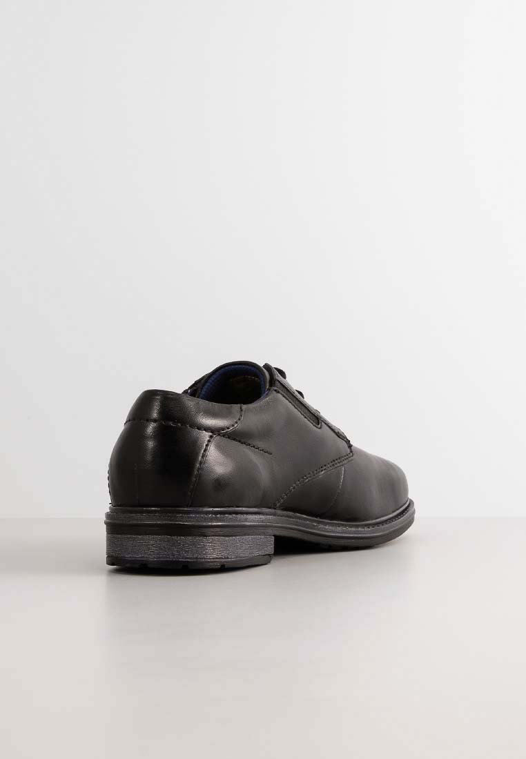 Zwarte lederen schoen met een ronde neus, een gladde textuur en stiksels. Beschikt over een platte hak en vetersluiting.