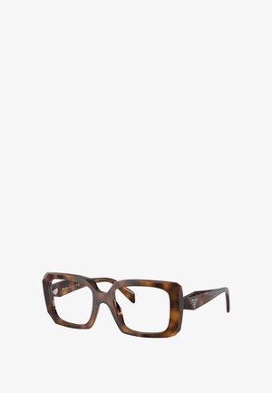 Occhiali da vista tartarugati marroni con una montatura spessa e quadrata, caratterizzati da una superficie testurizzata e dettagli sulle aste, con il marchio "Prada" all'interno.